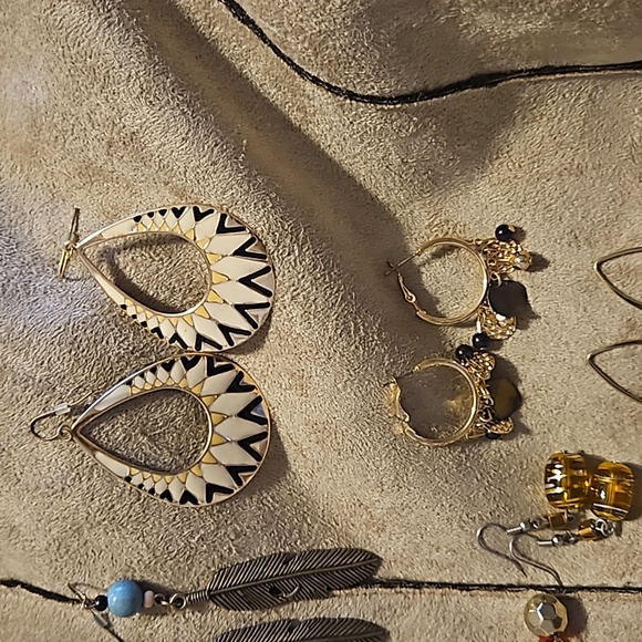 Earrings - Picture 3 of 5